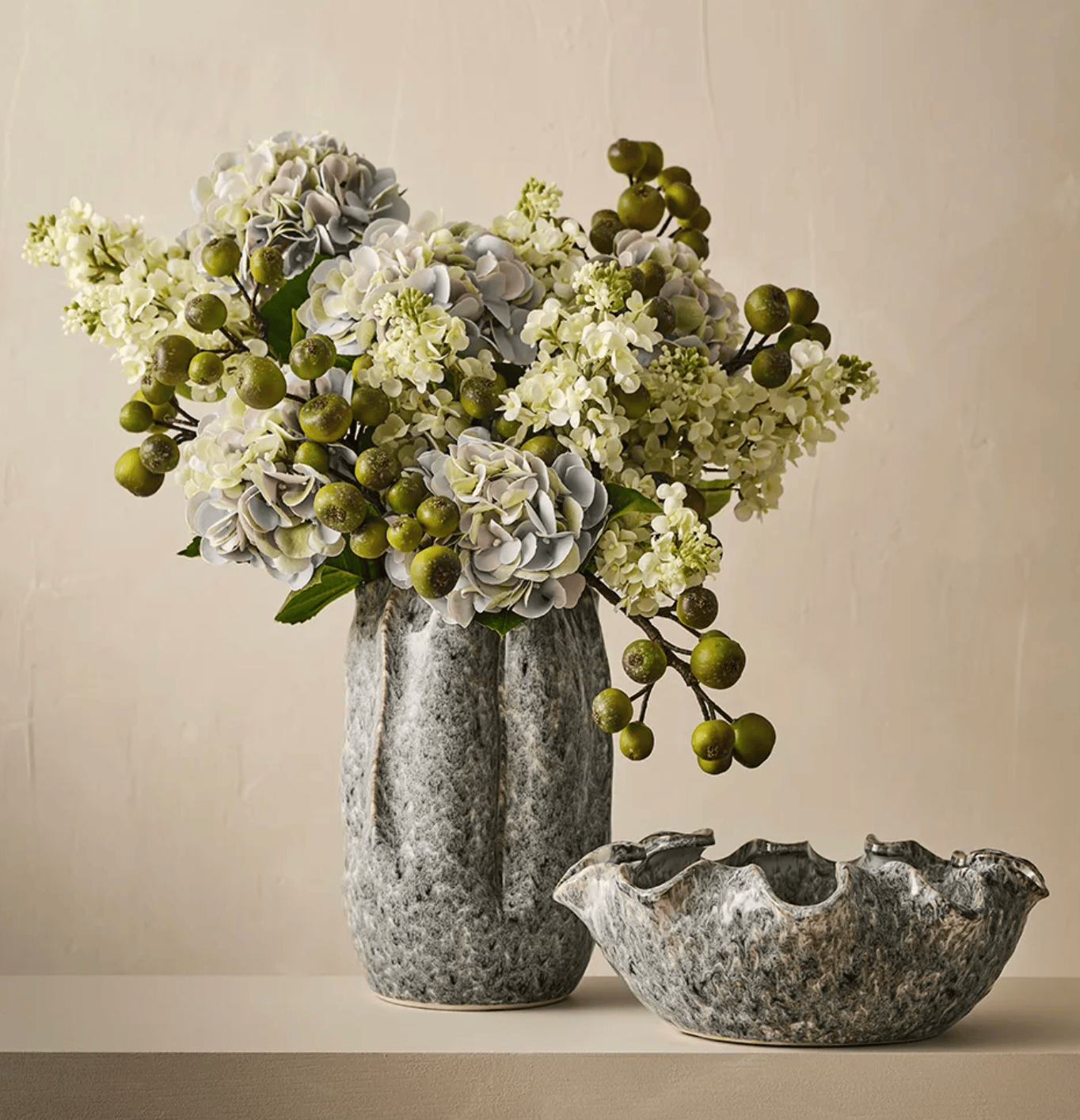 Haven & Space Berry ARTIFICAL FLOWERS 67cm / Cream Lilac Spray