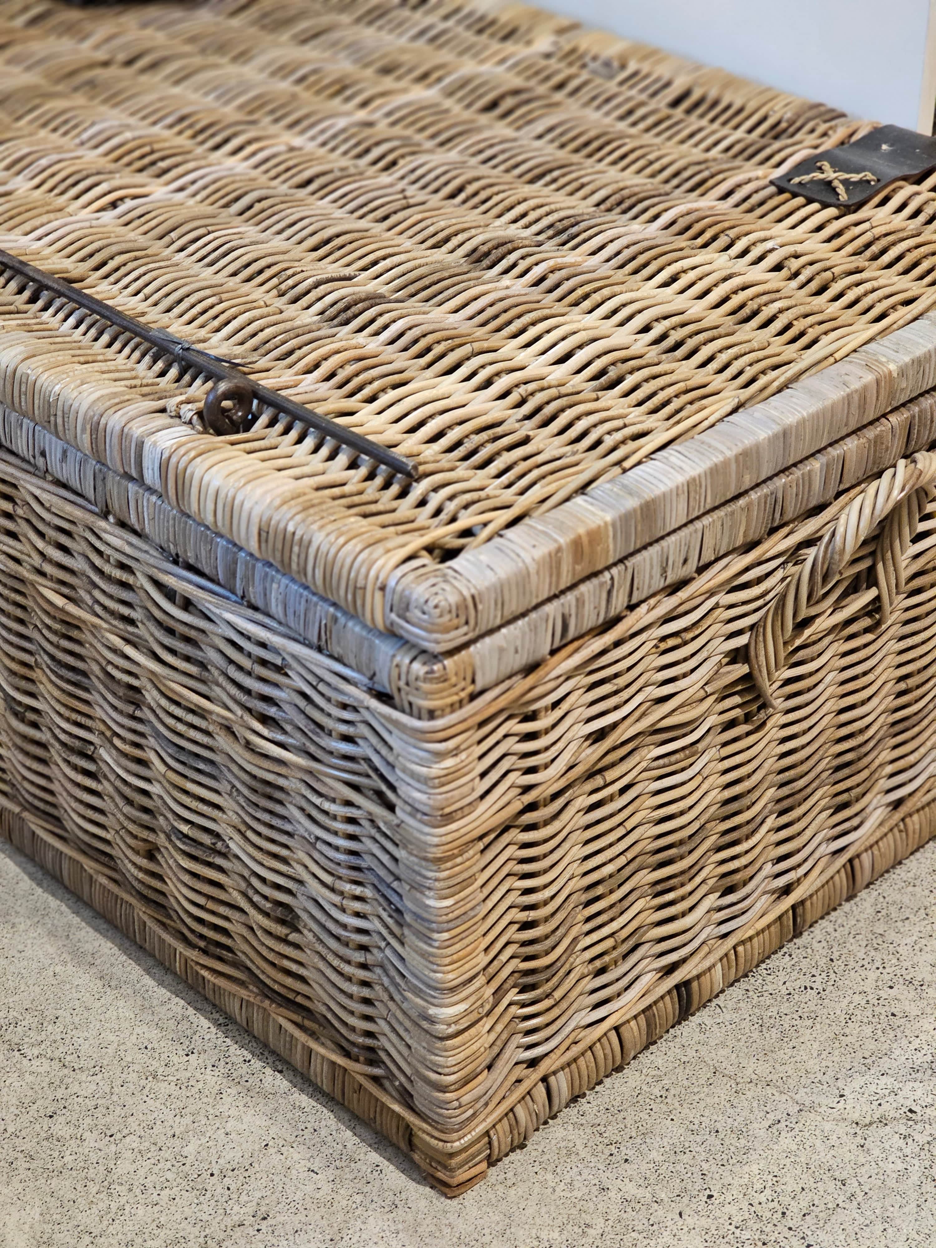 Haven & Space Berry BASKETWARE 110X70X45CMH / Kubu Muse Rattan Trunk