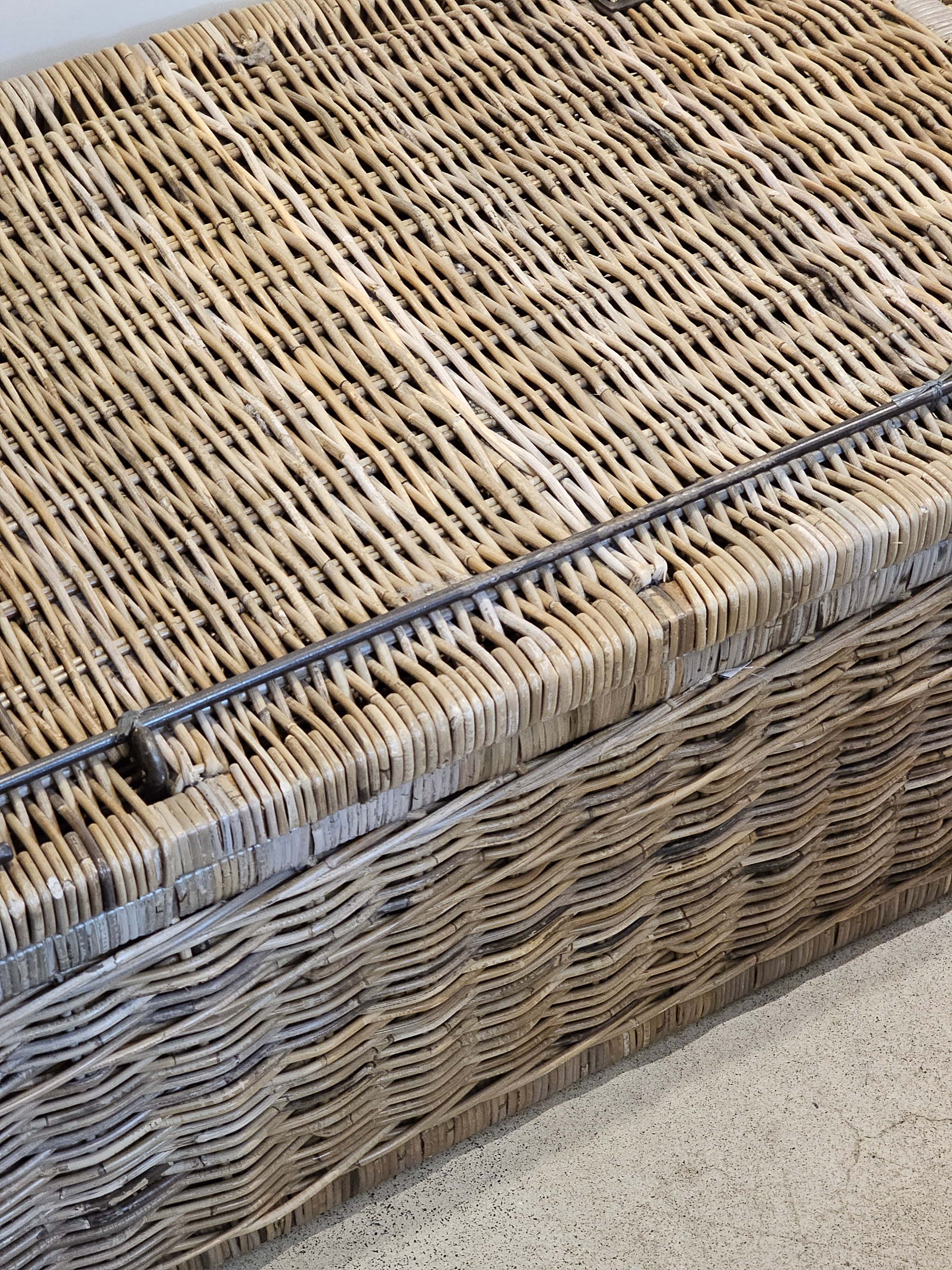 Haven & Space Berry BASKETWARE 110X70X45CMH / Kubu Muse Rattan Trunk