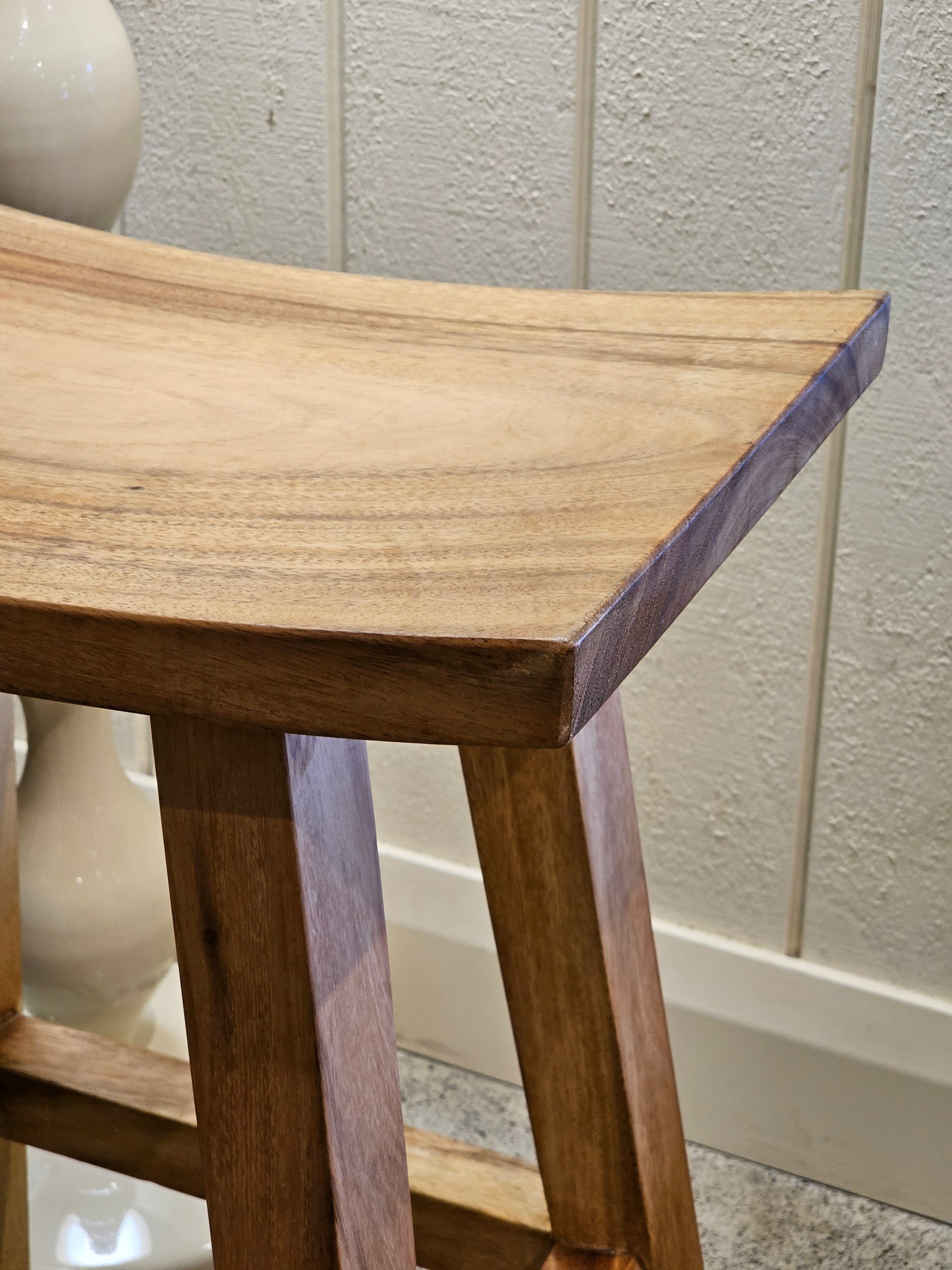 Haven & Space Berry CHAIRS Saddle Bar Stool