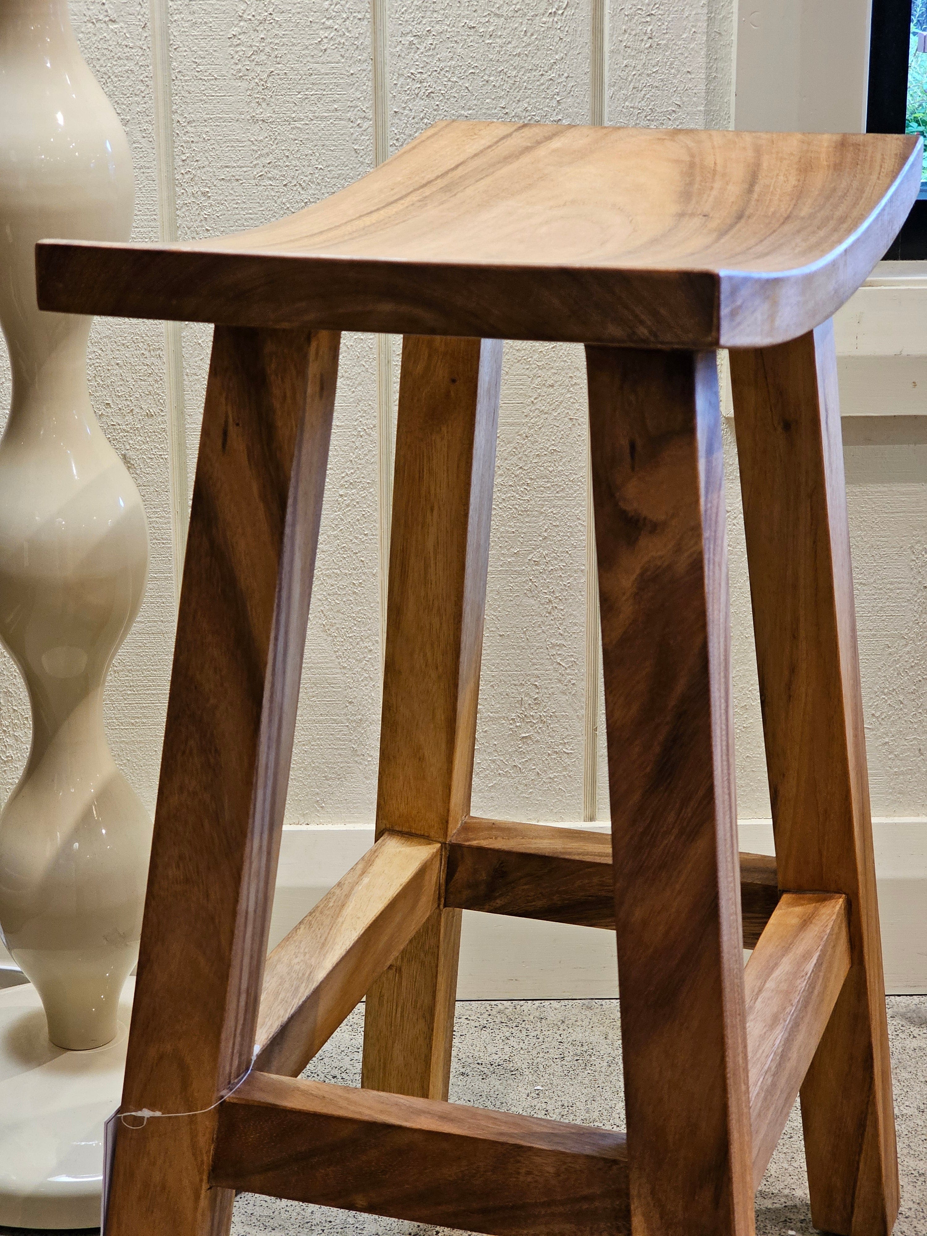 Haven & Space Berry CHAIRS Saddle Bar Stool