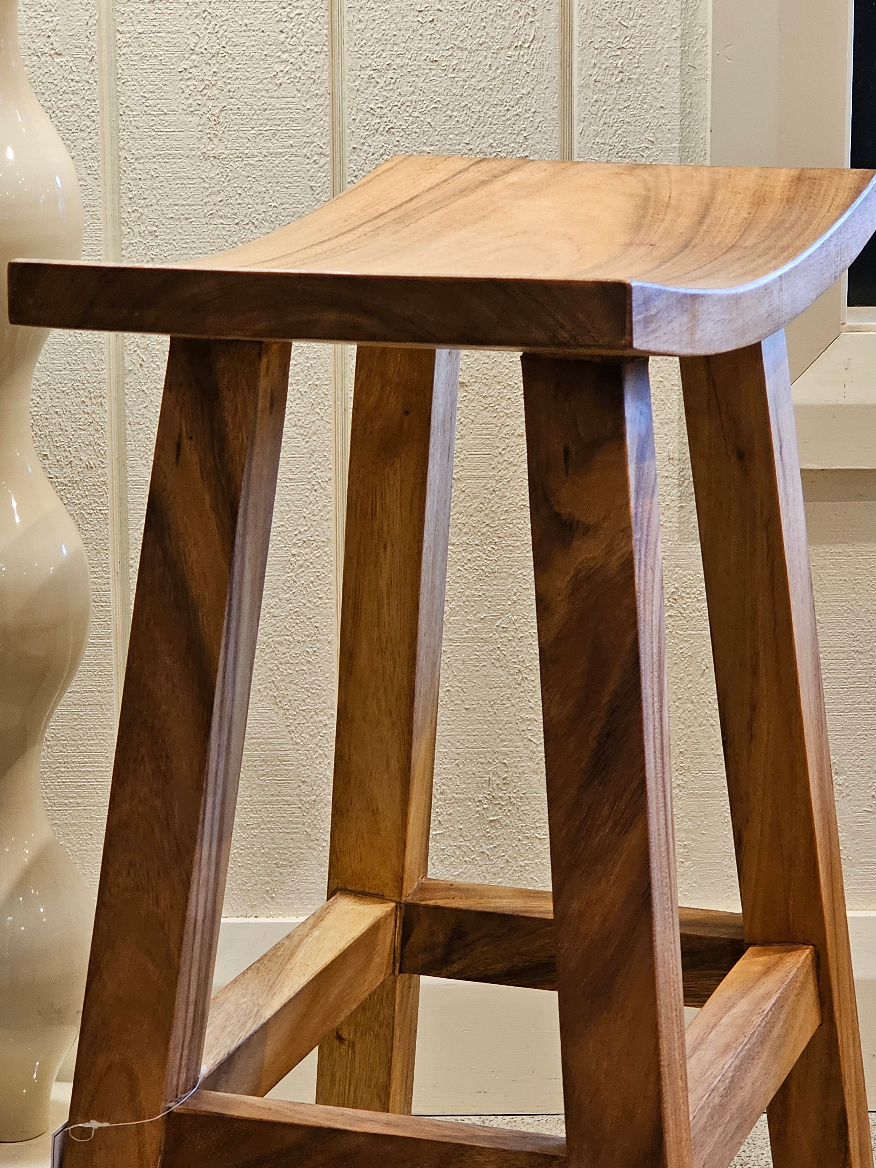 Haven & Space Berry CHAIRS Saddle Bar Stool