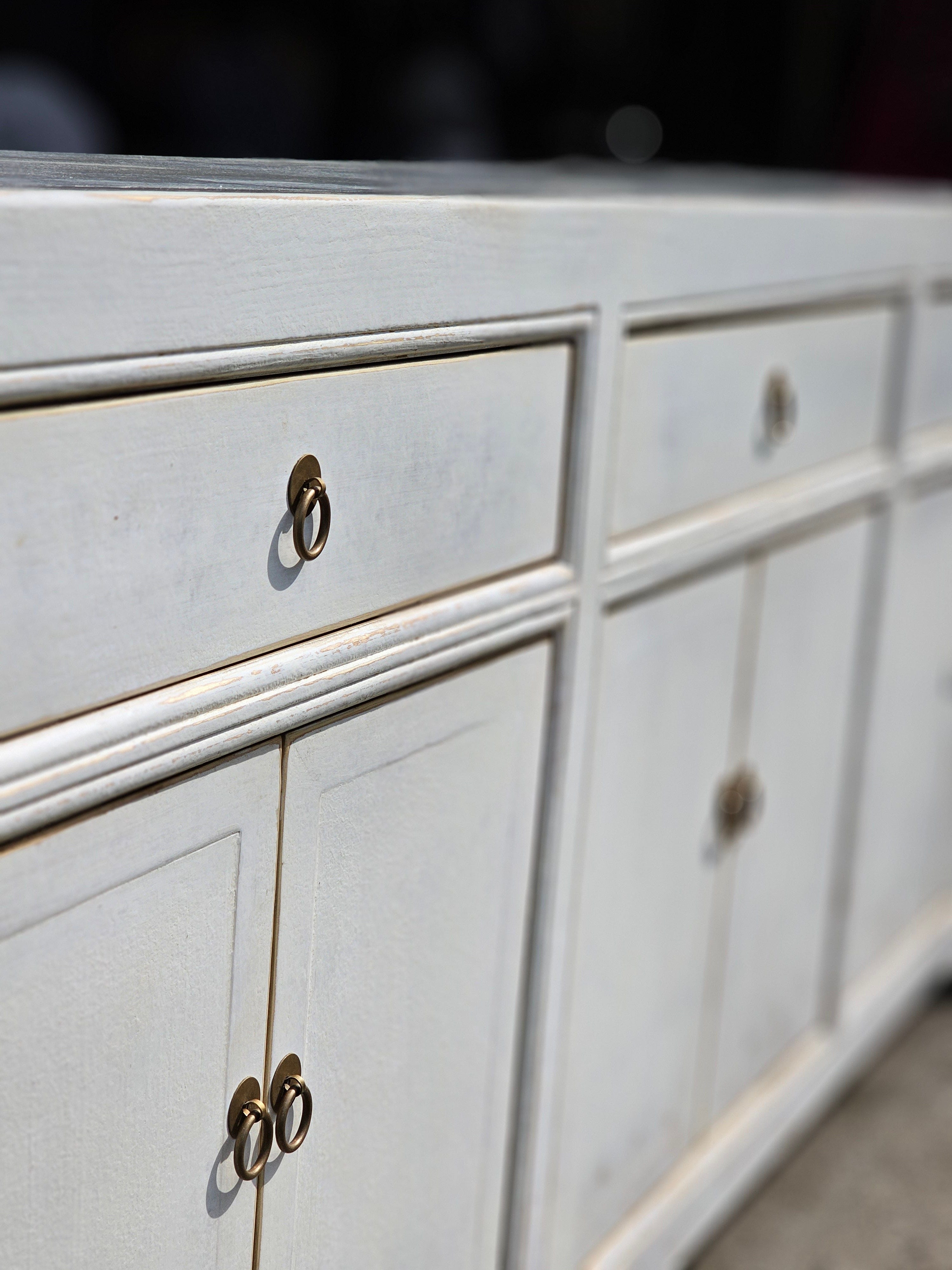 Haven & Space Berry CHINESE AN 3 Draw 6 Door / White Windsor Sideboard