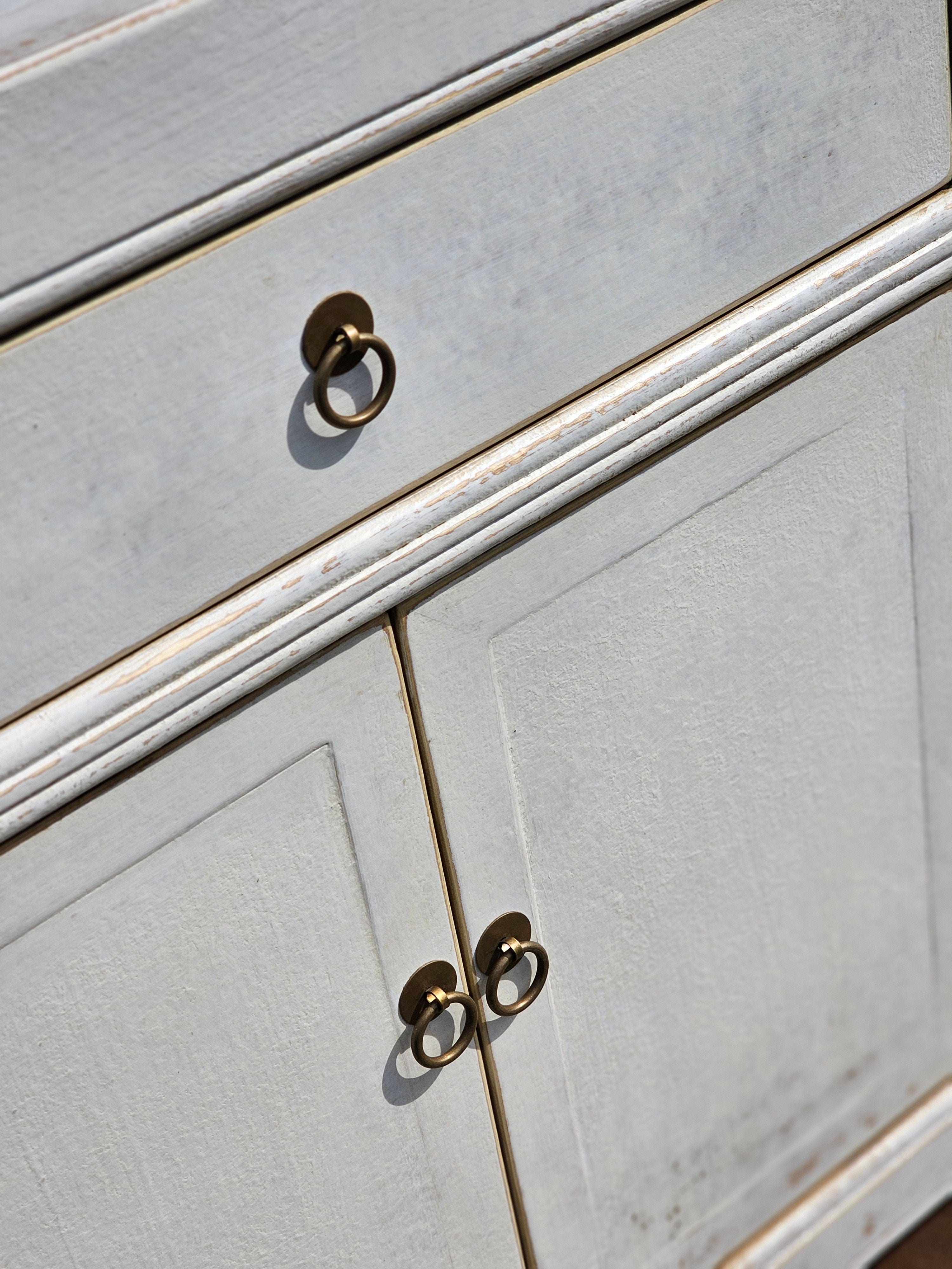 Haven & Space Berry CHINESE AN 3 Draw 6 Door / White Windsor Sideboard