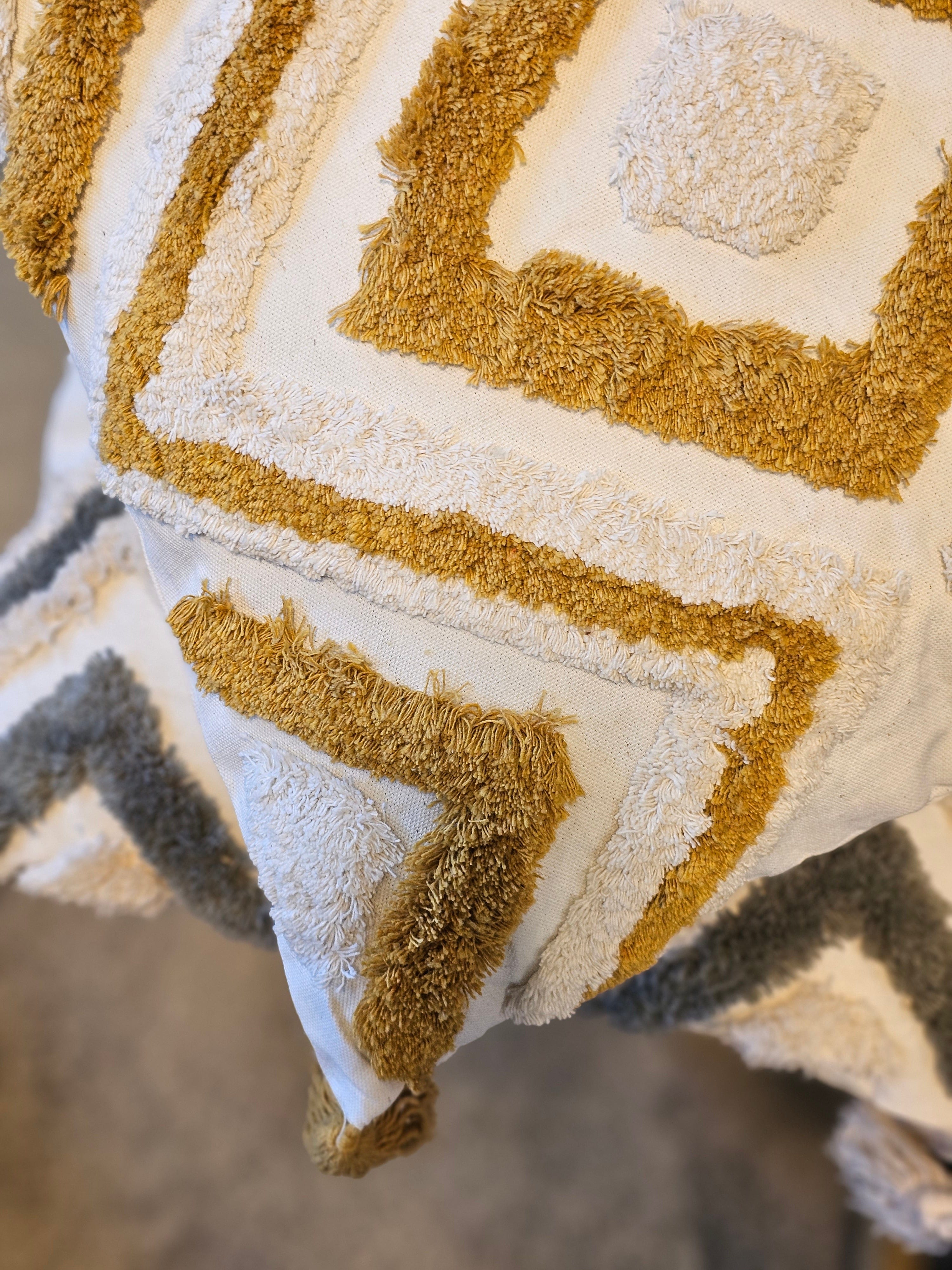 Haven & Space Berry CUSHIONS Landi Cushion