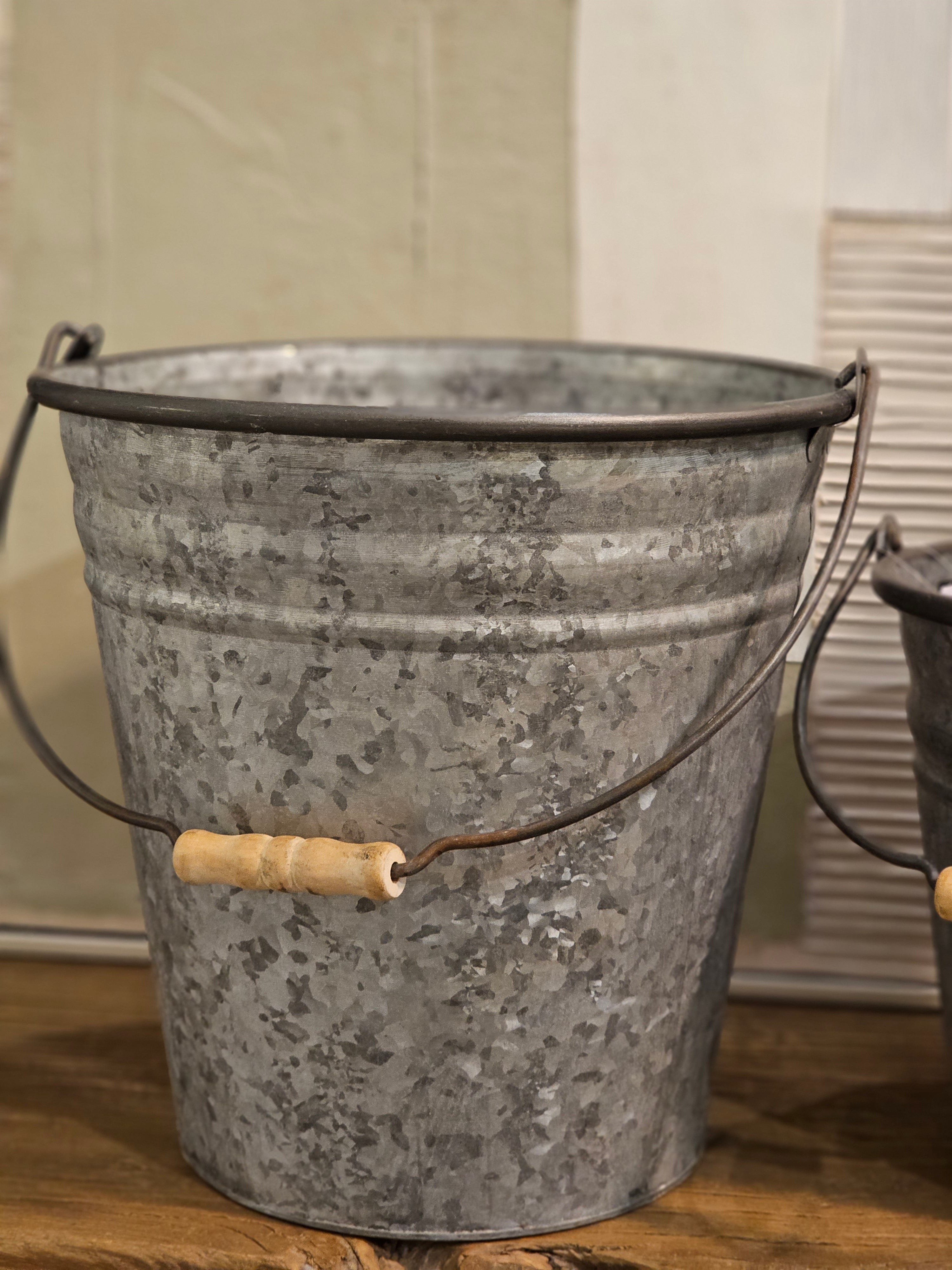 Haven & Space Berry GAL/TINWARE Medium Aires Planter Bucket