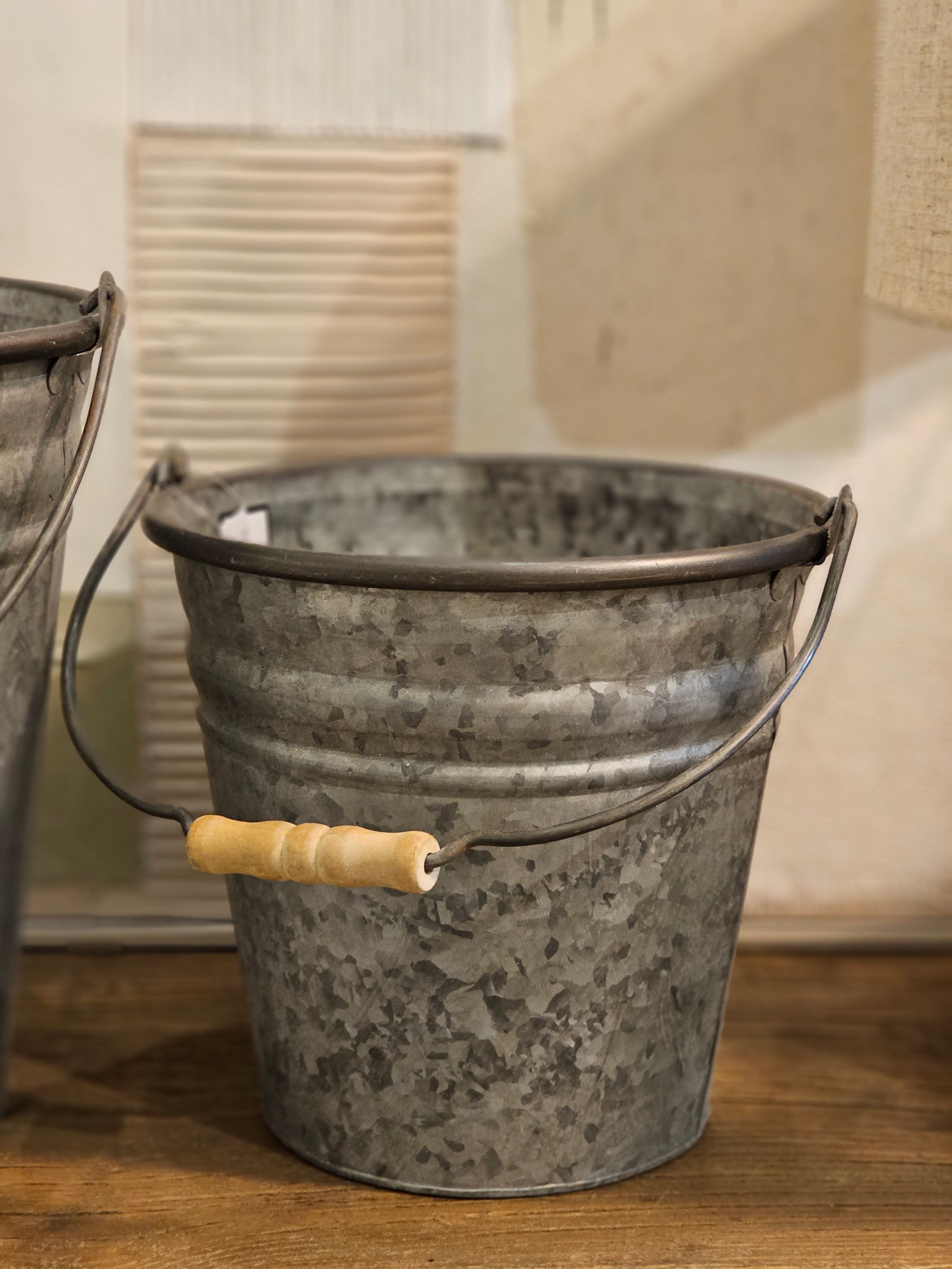 Haven & Space Berry GAL/TINWARE Small Aires Planter Bucket