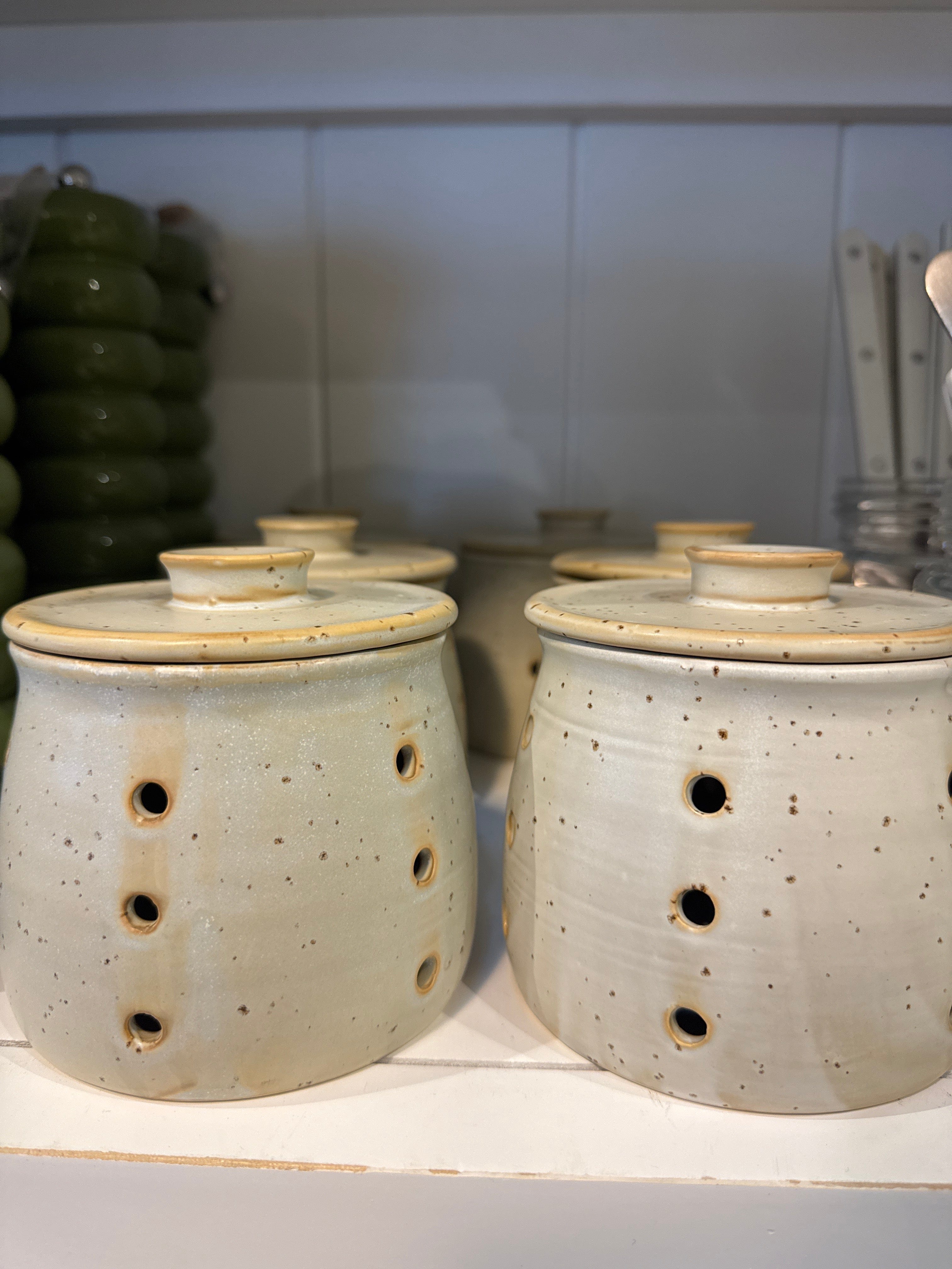 Haven & Space Berry KITCHEN Francis Garlic Keeper