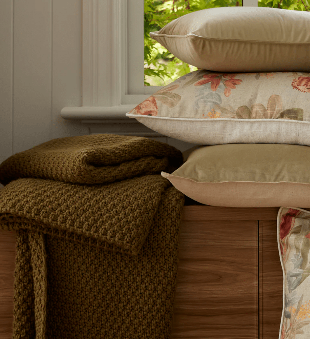 Haven & Space Berry THROW Jarah Throw