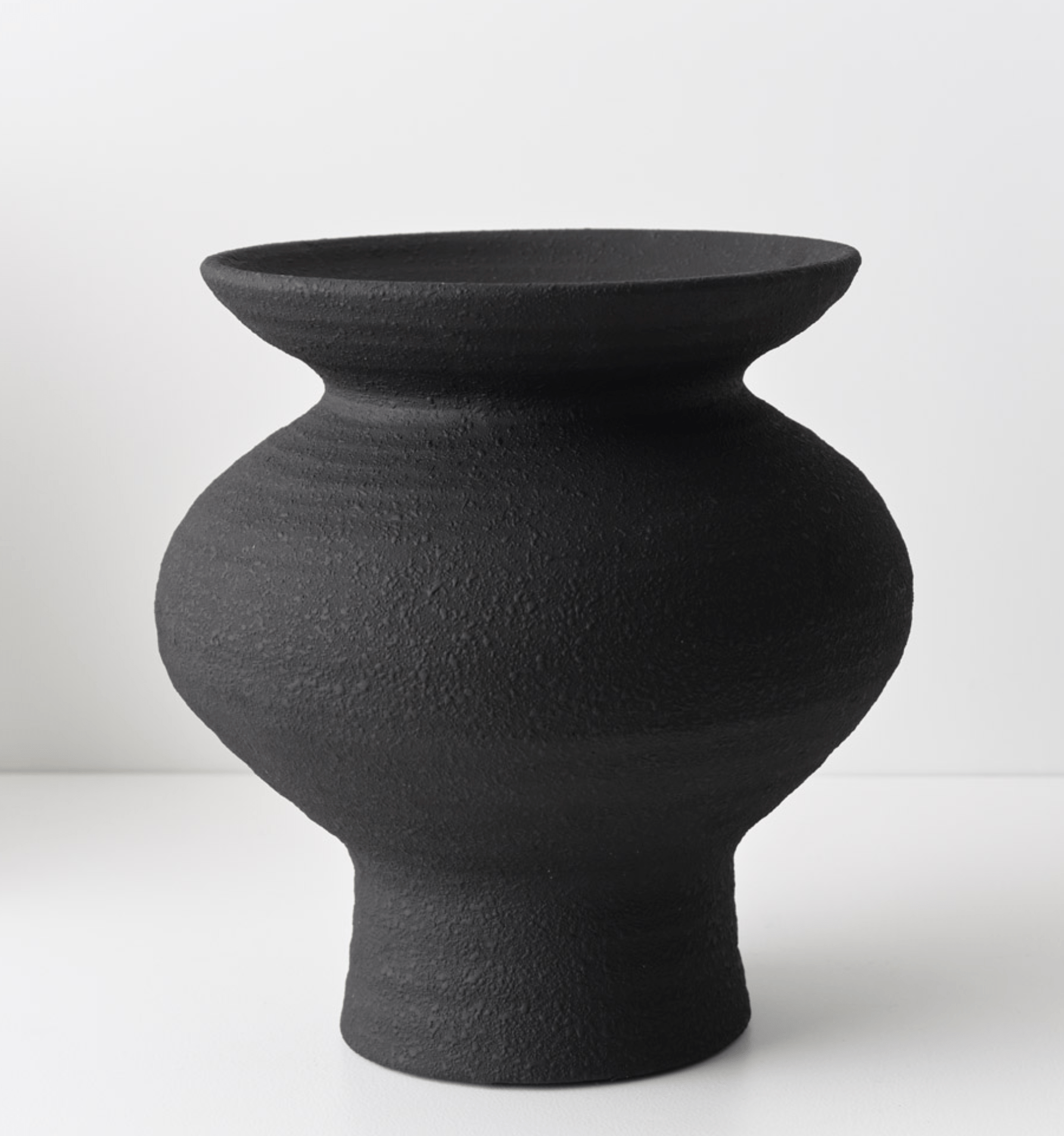 Haven & Space Berry VASES 36cm / Black Ola Pot
