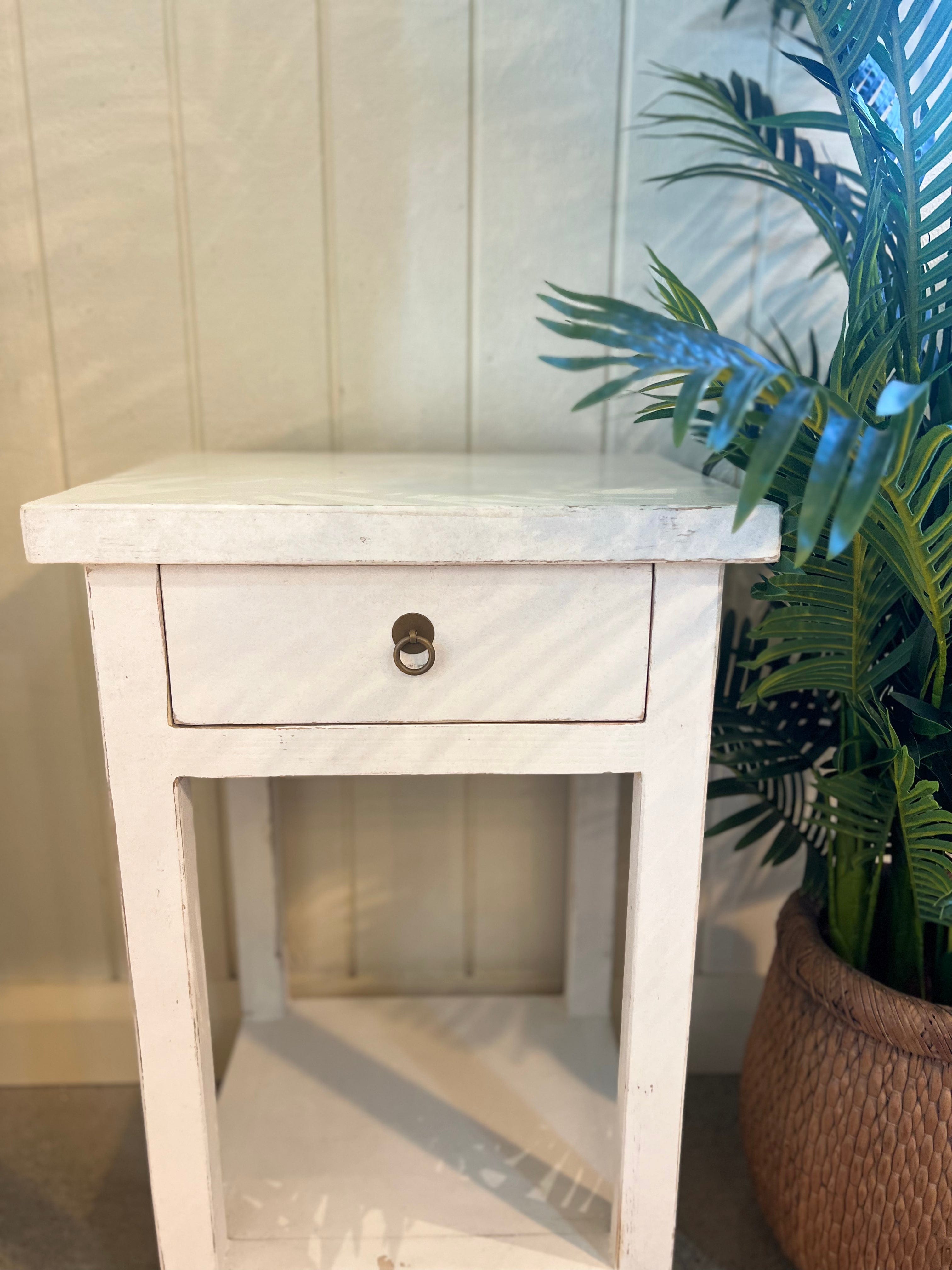 Haven & Space Berry White Inverness Side Table