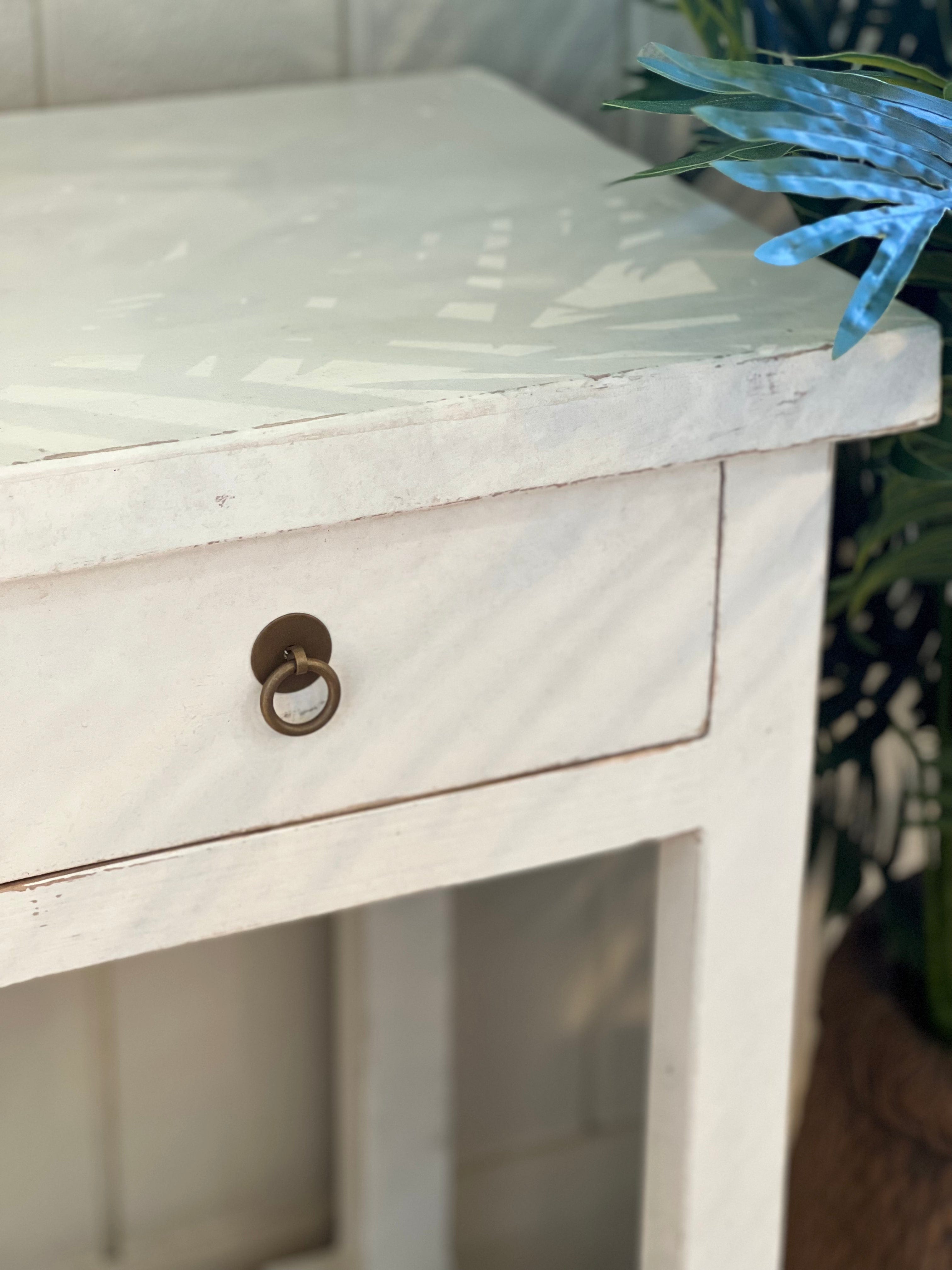 Haven & Space Berry White Inverness Side Table