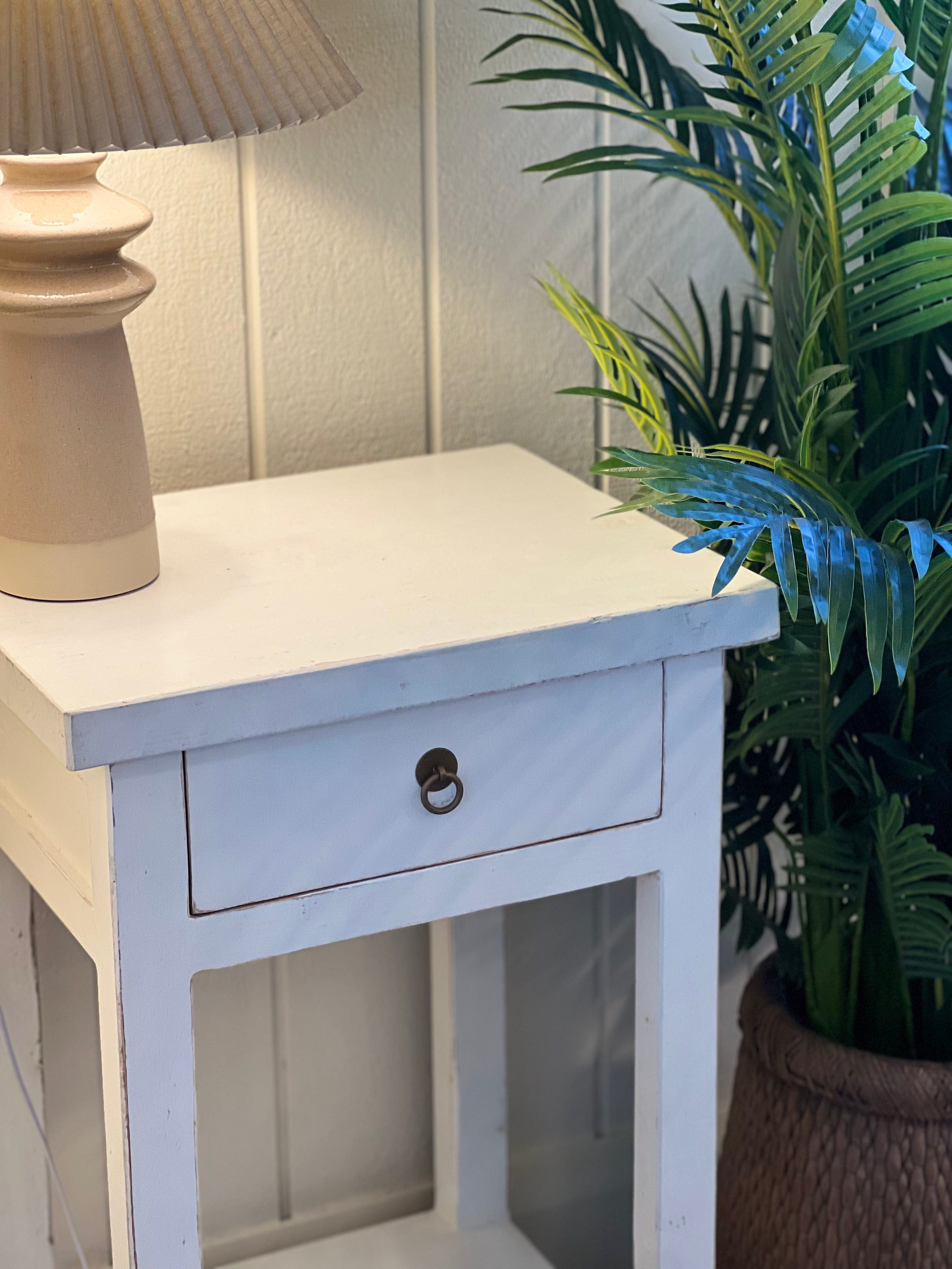 Haven & Space Berry White Inverness Side Table