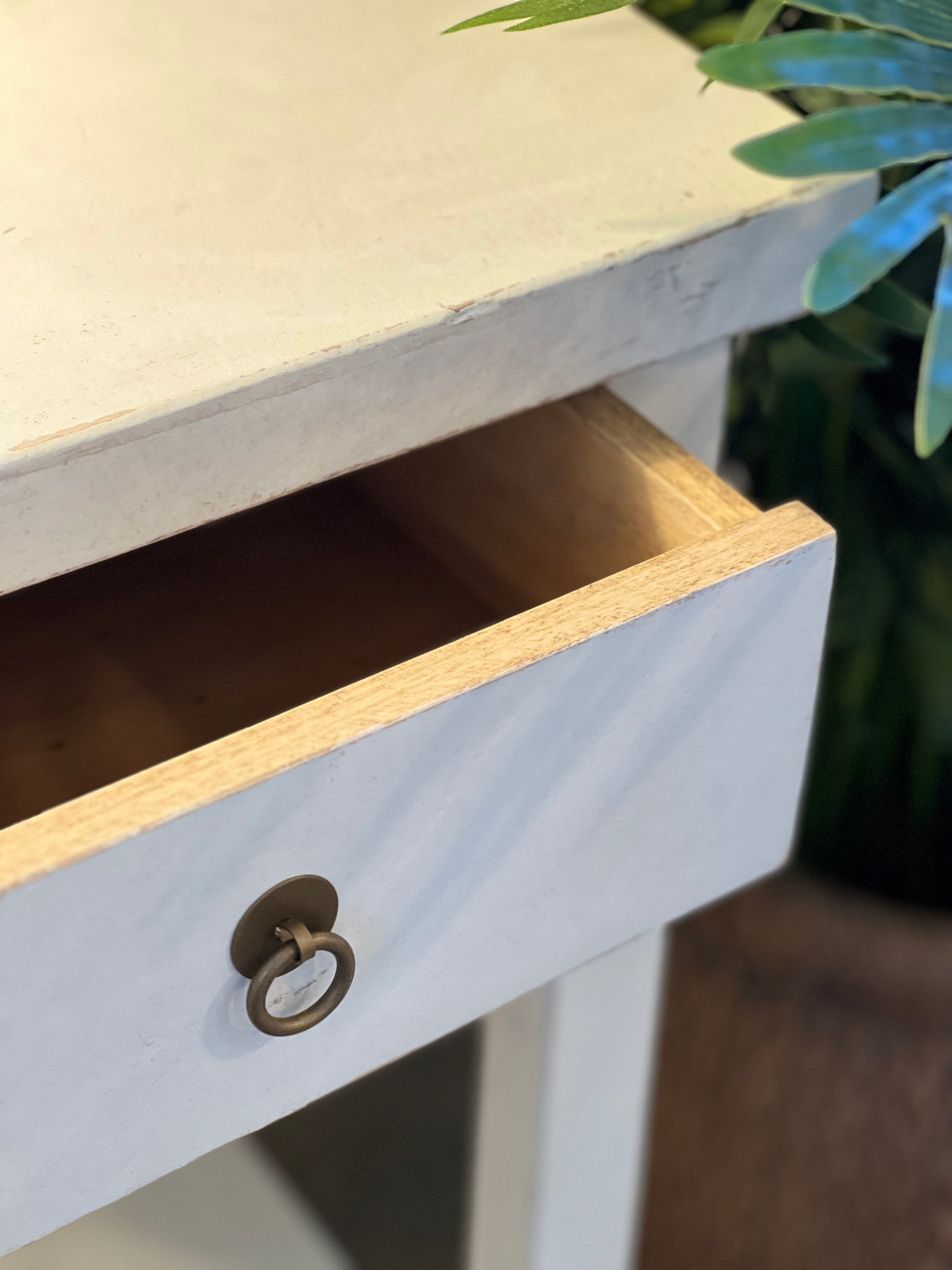 Haven & Space Berry White Inverness Side Table