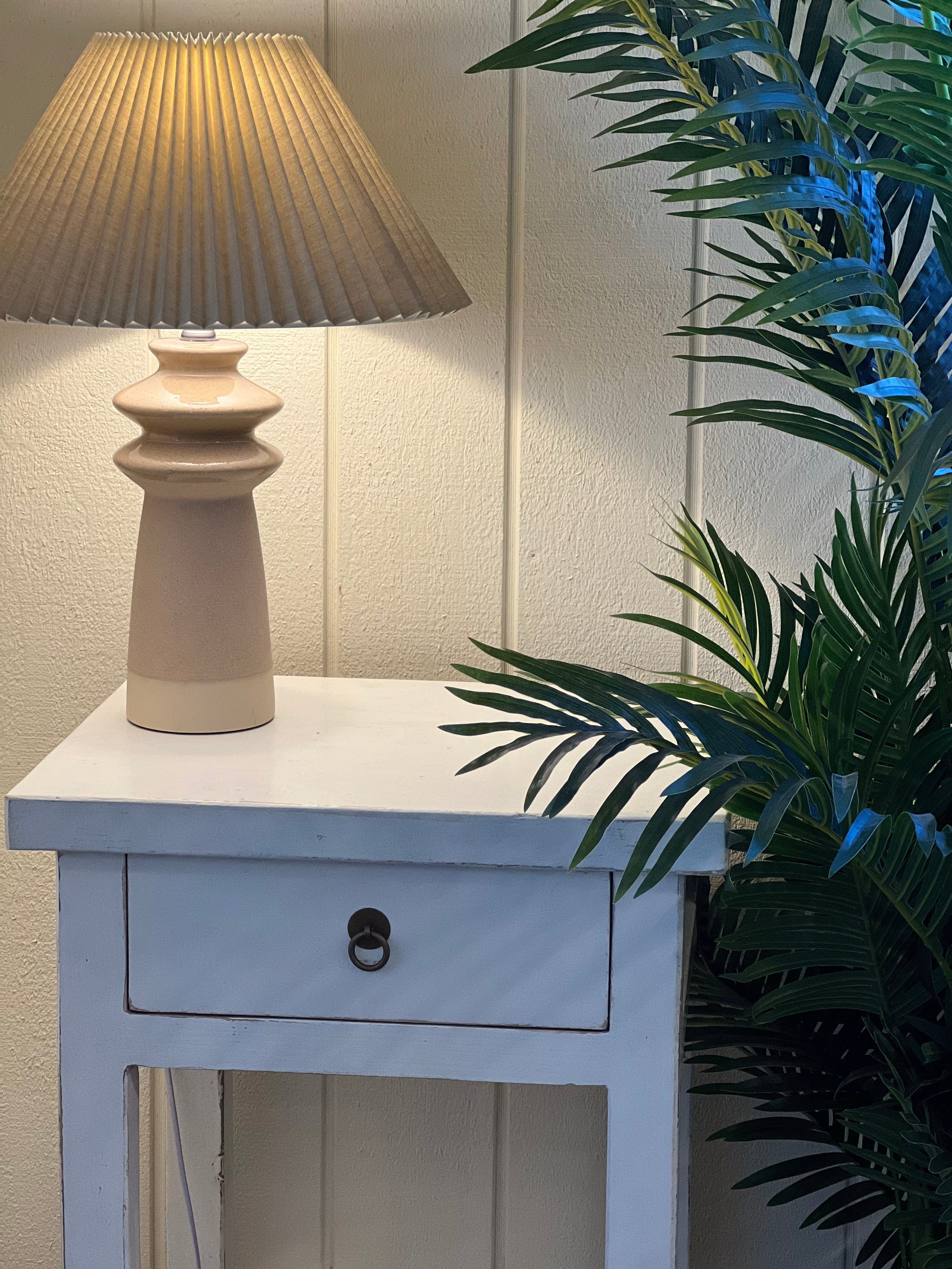 Haven & Space Berry White Inverness Side Table