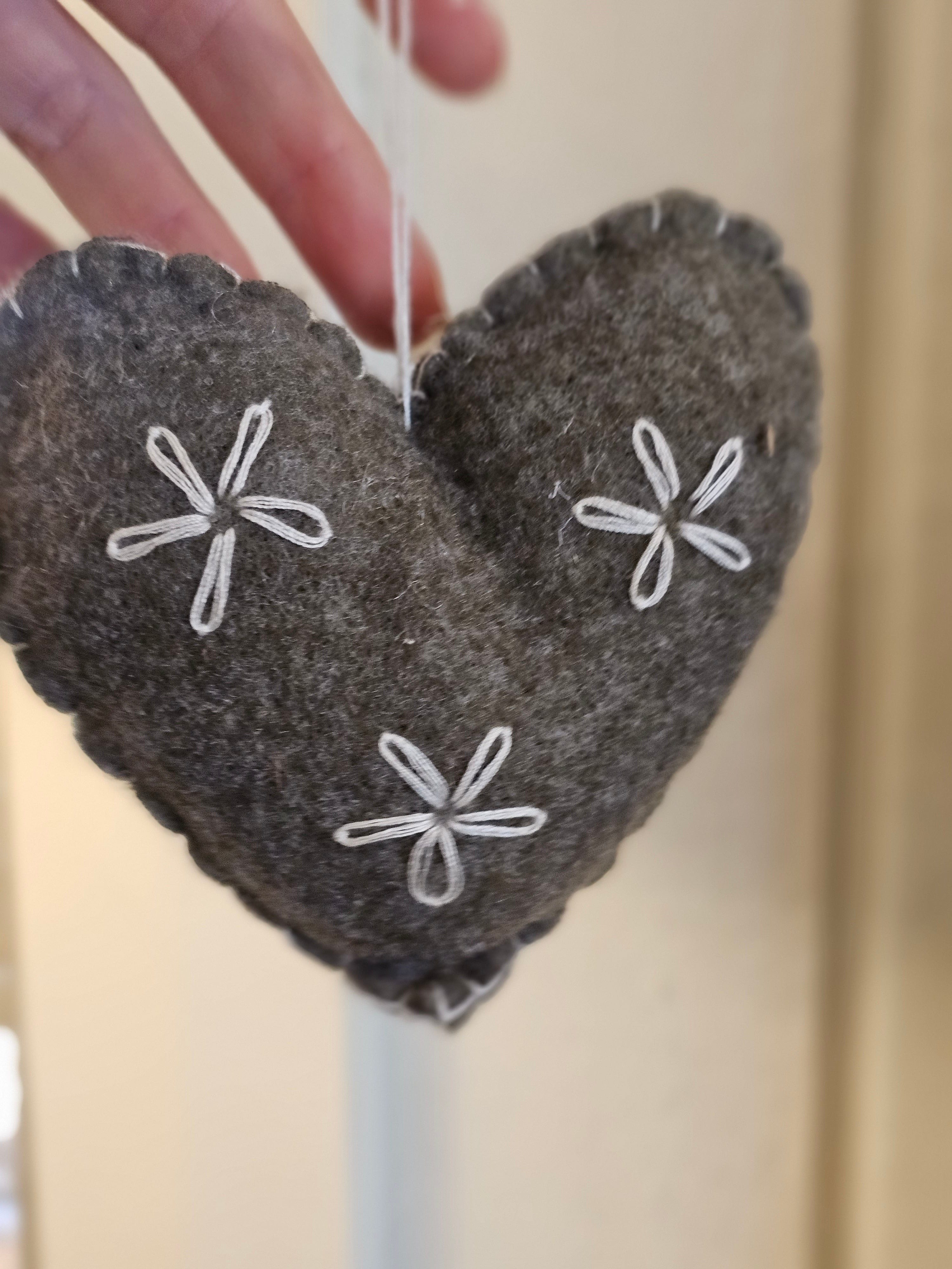 Haven & Space Berry XMAS Christmas Heart Decoration