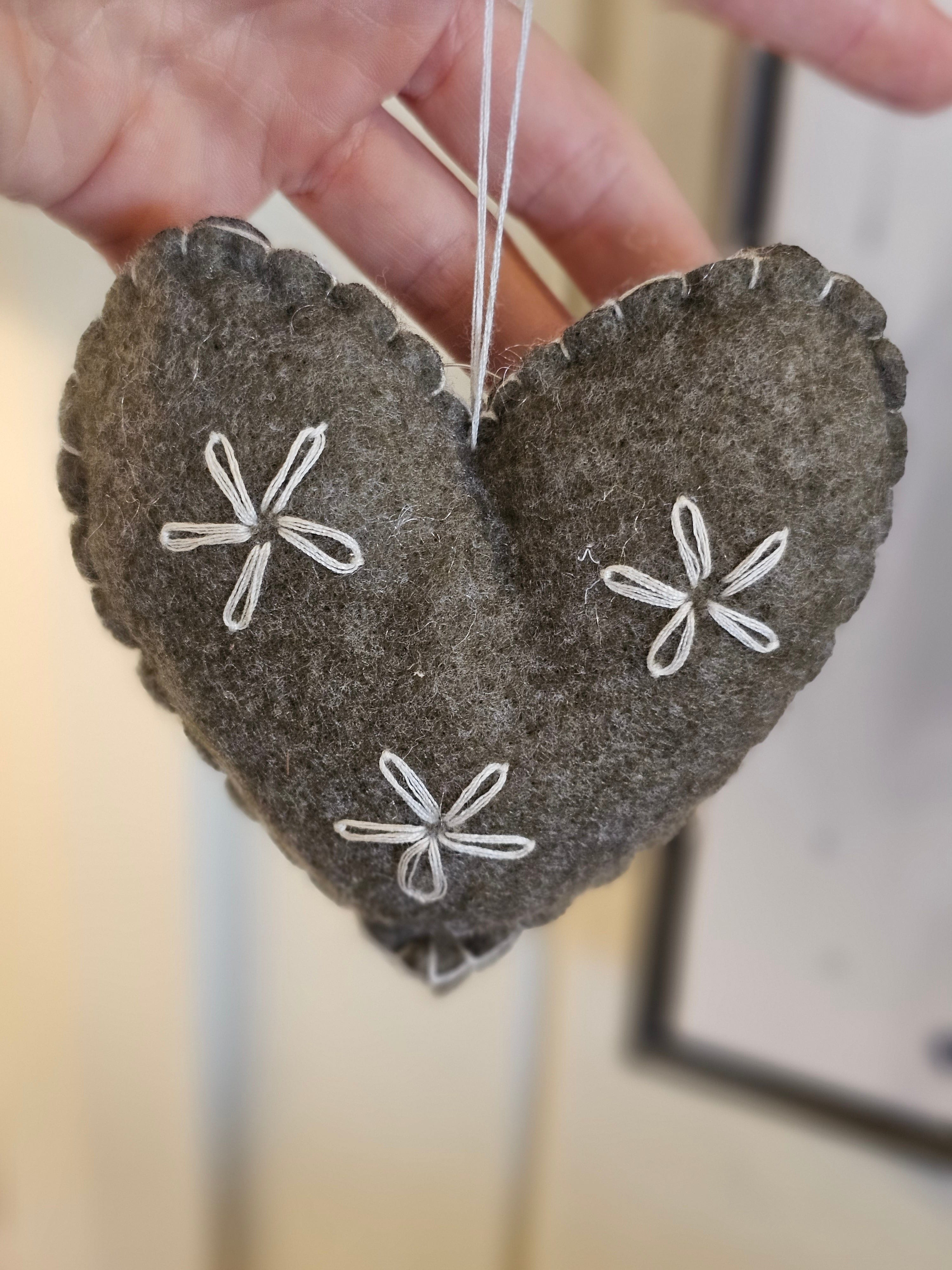 Haven & Space Berry XMAS Christmas Heart Decoration