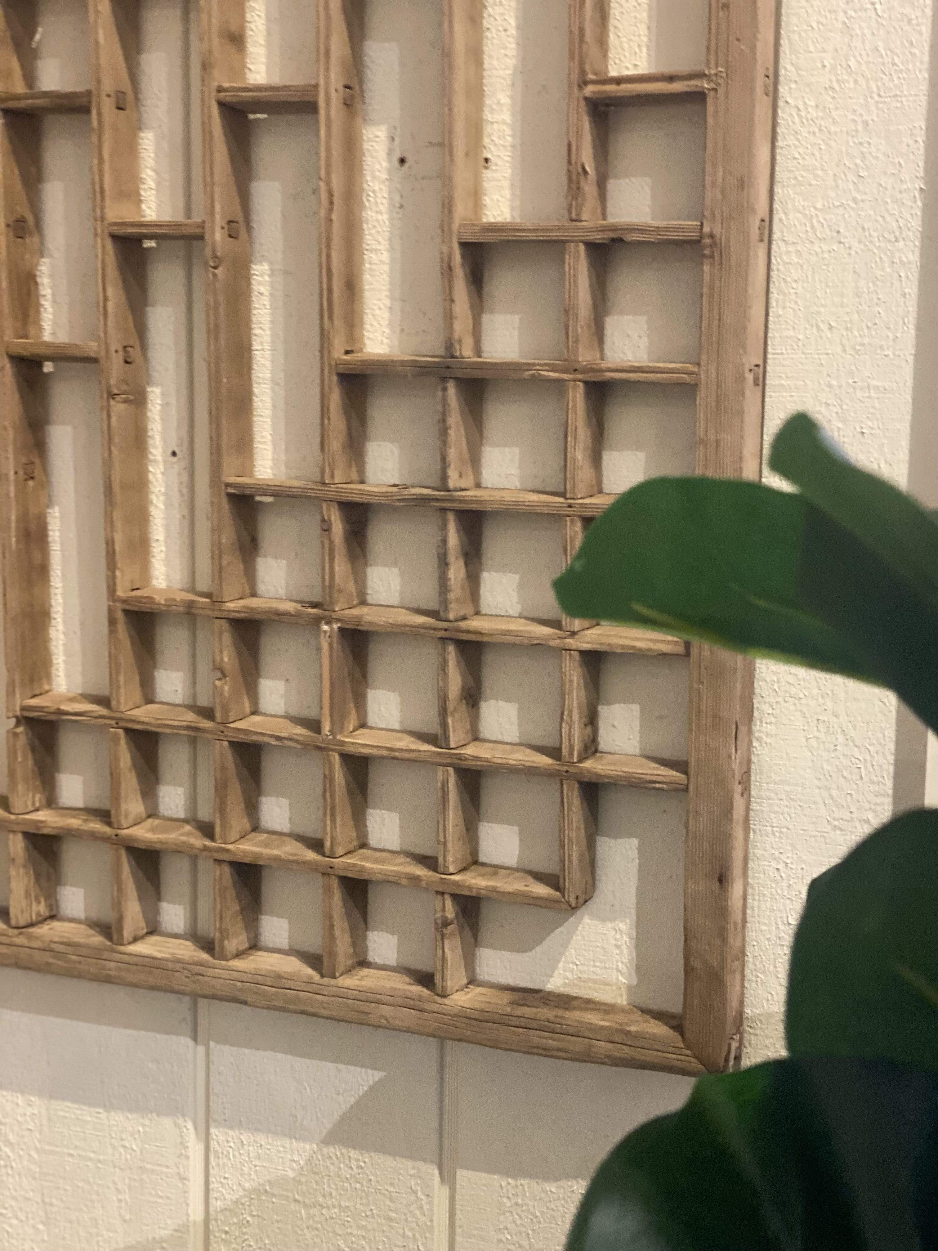 Haven & Space Berry Chinese Timber Screen