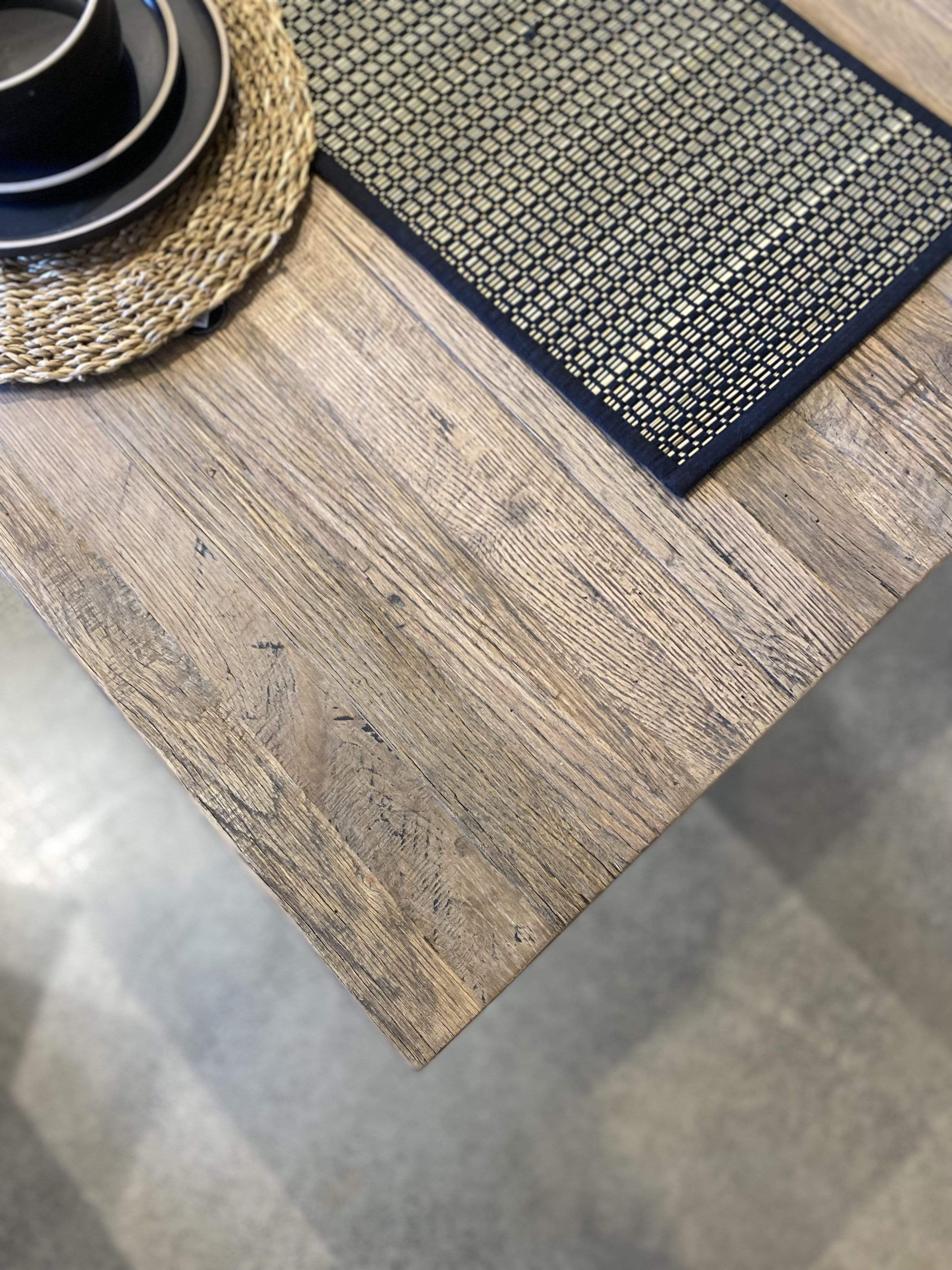 Haven & Space Berry Cross Leg Dining Table