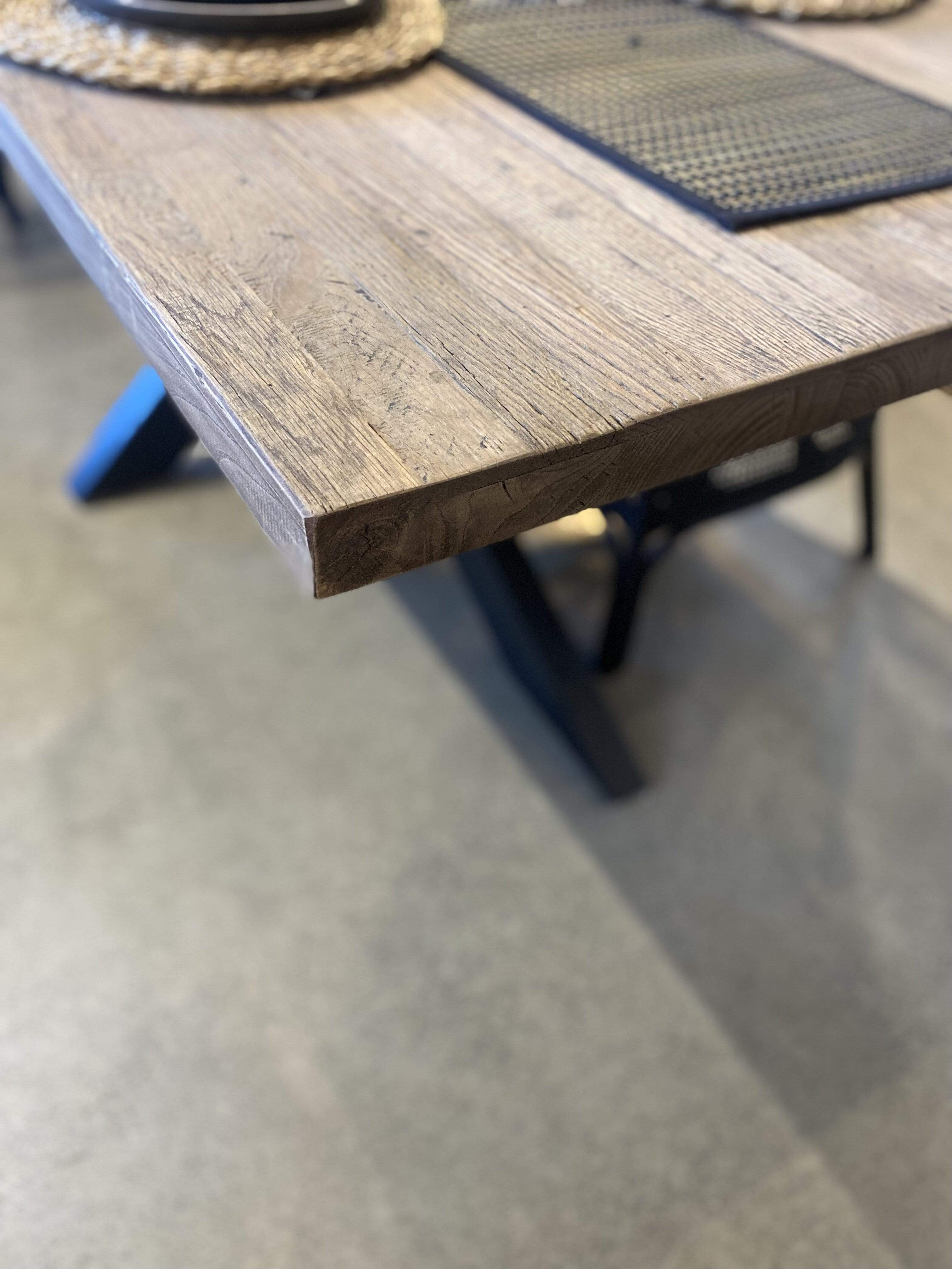 Haven & Space Berry Cross Leg Dining Table