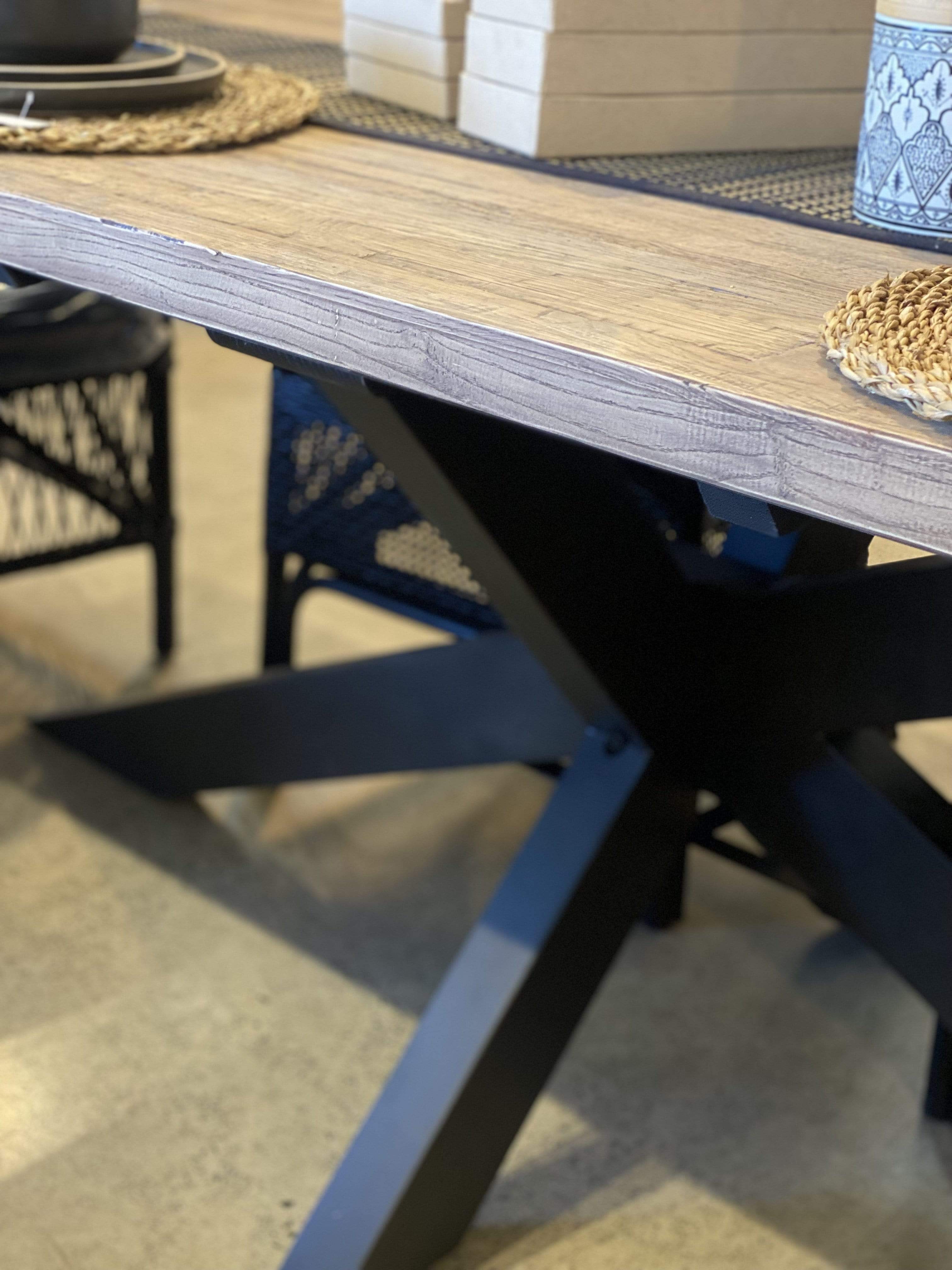 Haven & Space Berry Cross Leg Dining Table