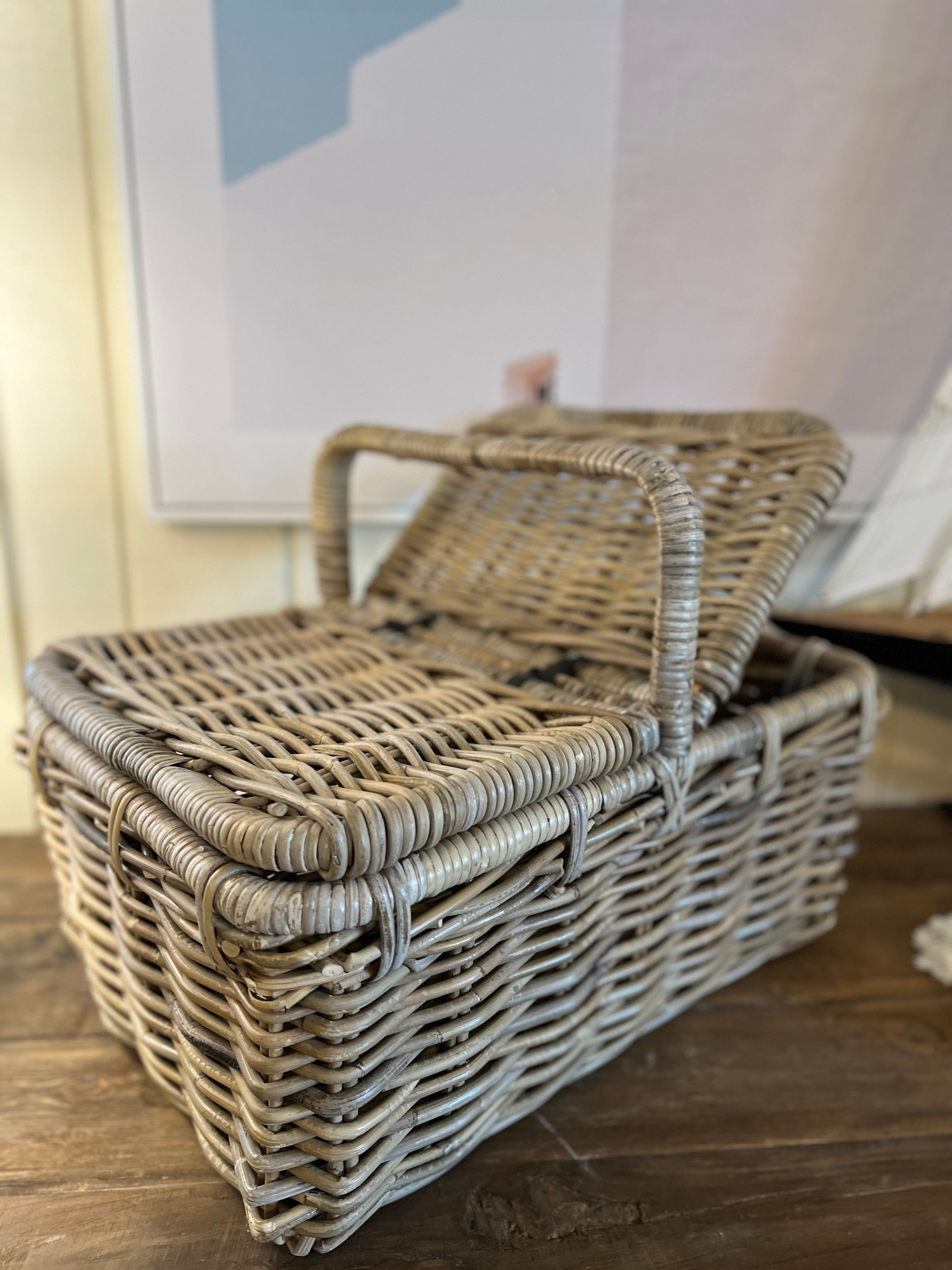 Haven & Space Berry Rattan Picnic Basket