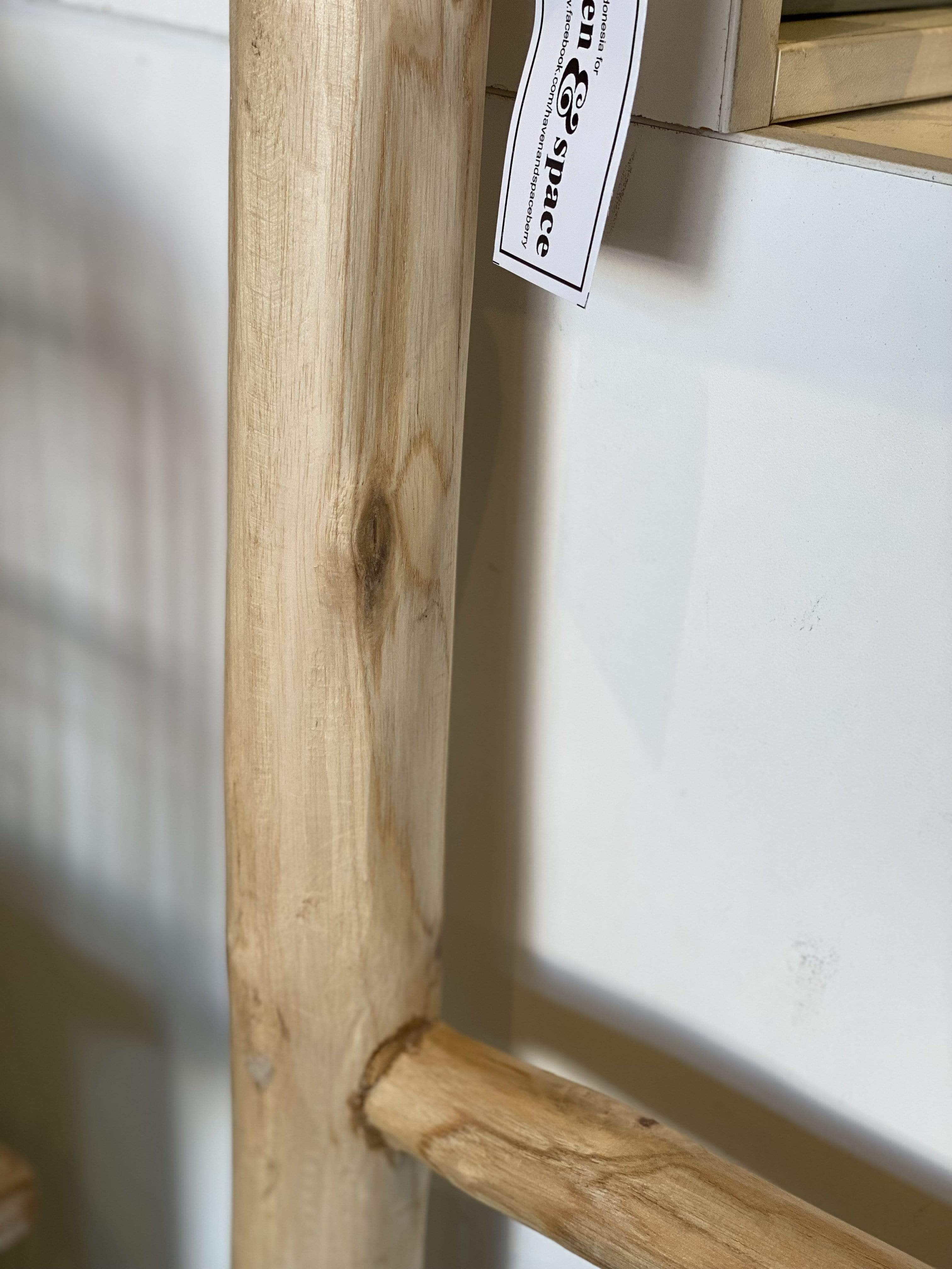 Haven & Space Berry Rustic Ladder