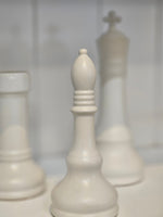 Haven & Space Berry ACCESSORIES 20x9cm / Bishop White Chess Pieces