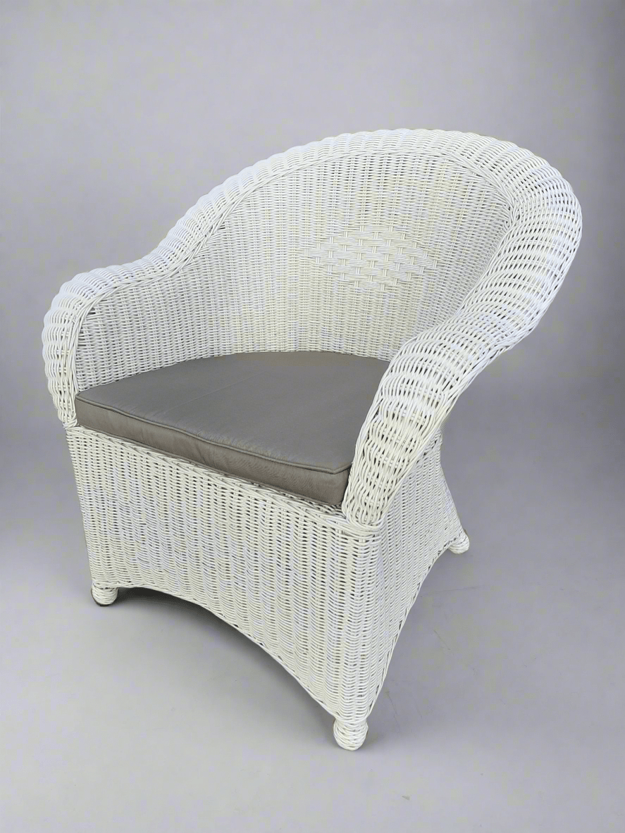 Haven & Space Berry CHAIRS White Quinn Wicker Patio Chair