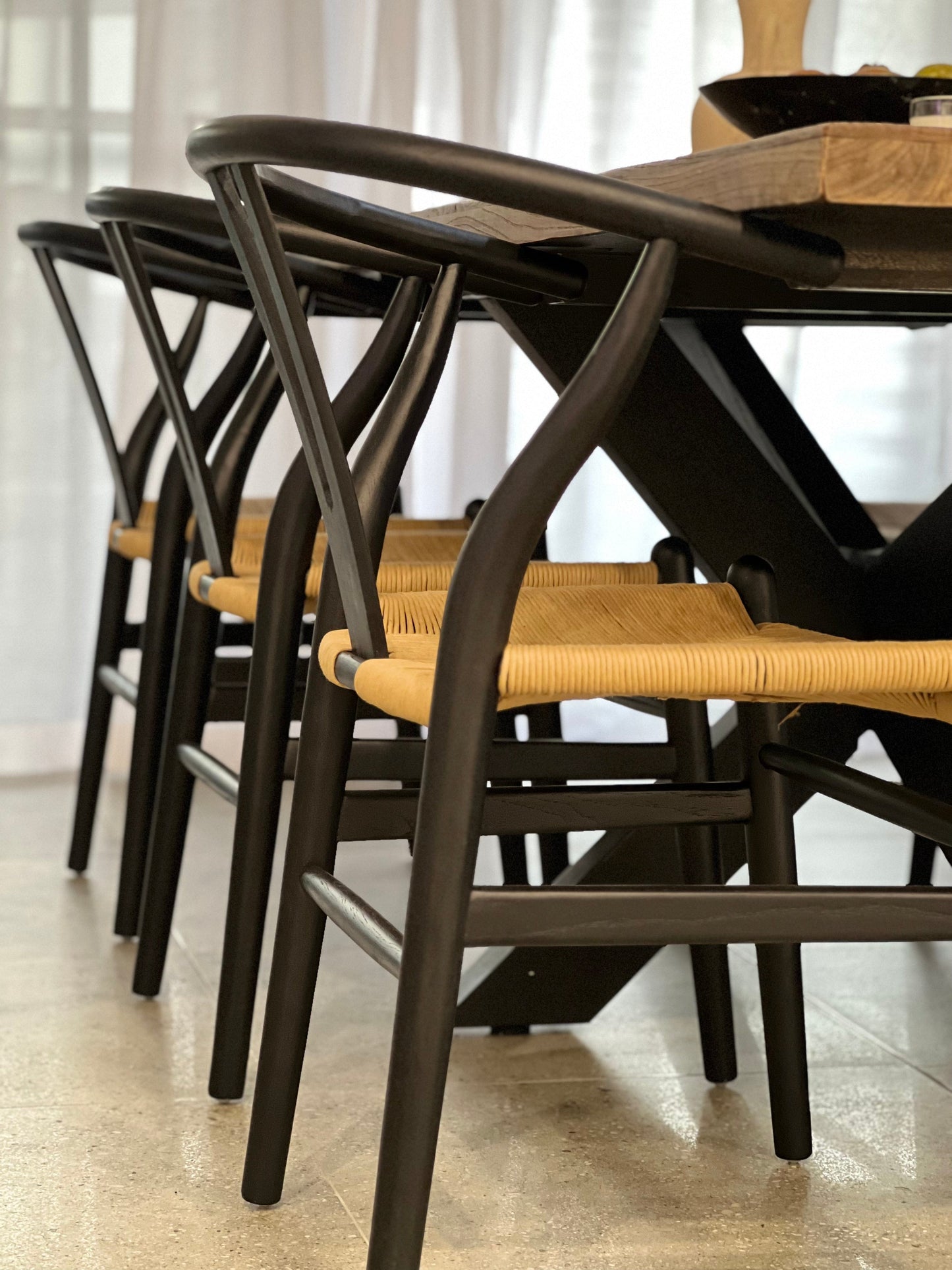 Haven & Space Berry Cross Leg Dining Table