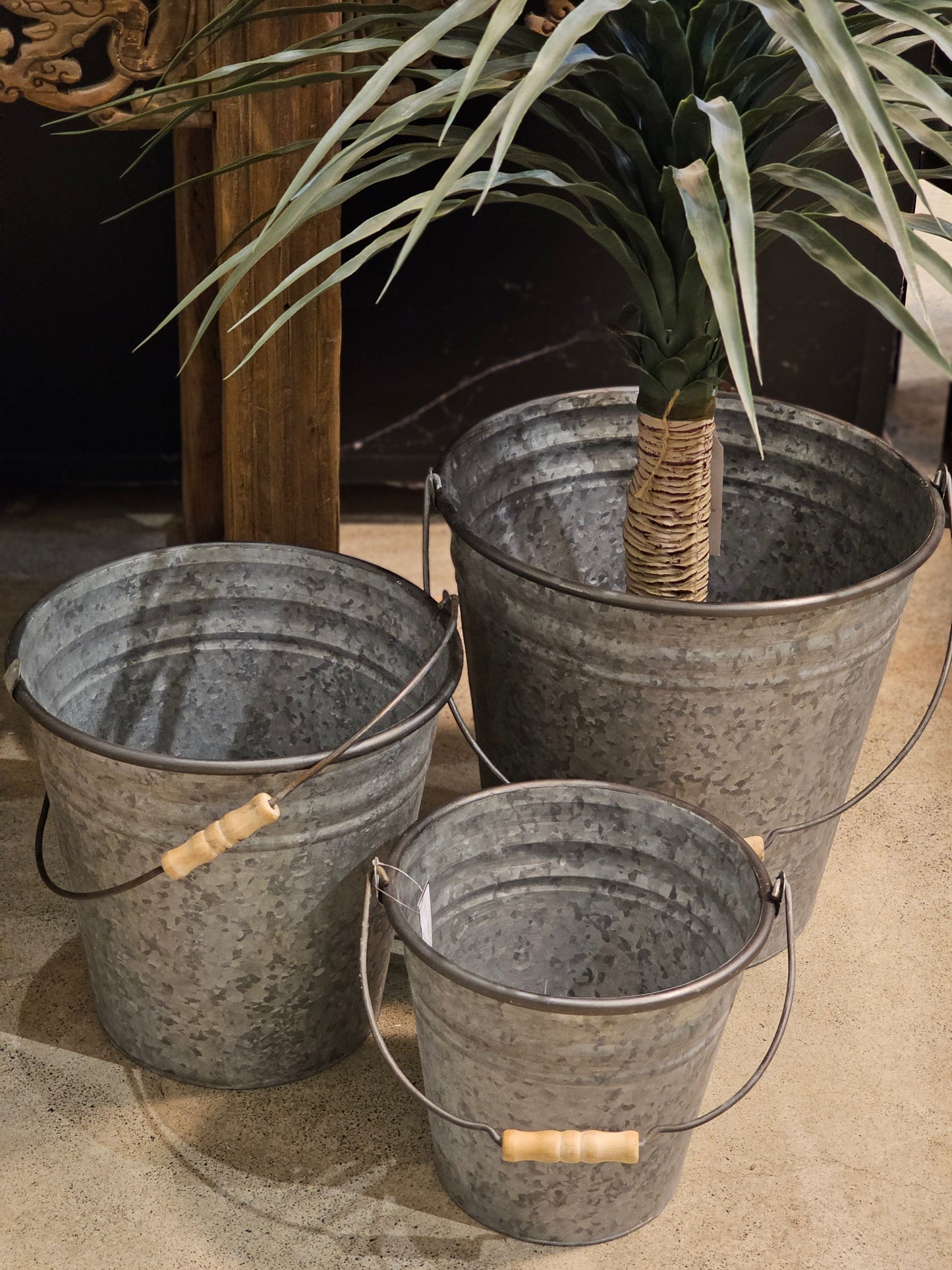 Haven & Space Berry GAL/TINWARE Aires Planter Bucket